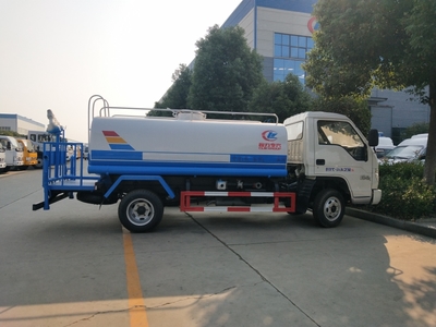 郑州制造业新亮点 12吨级抑尘车生产线引关注，助力蓝天保卫战