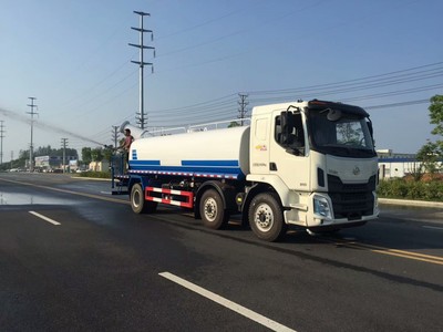 柳汽乘龙又一杰作 18方雾炮抑尘车，守护蓝天新利器